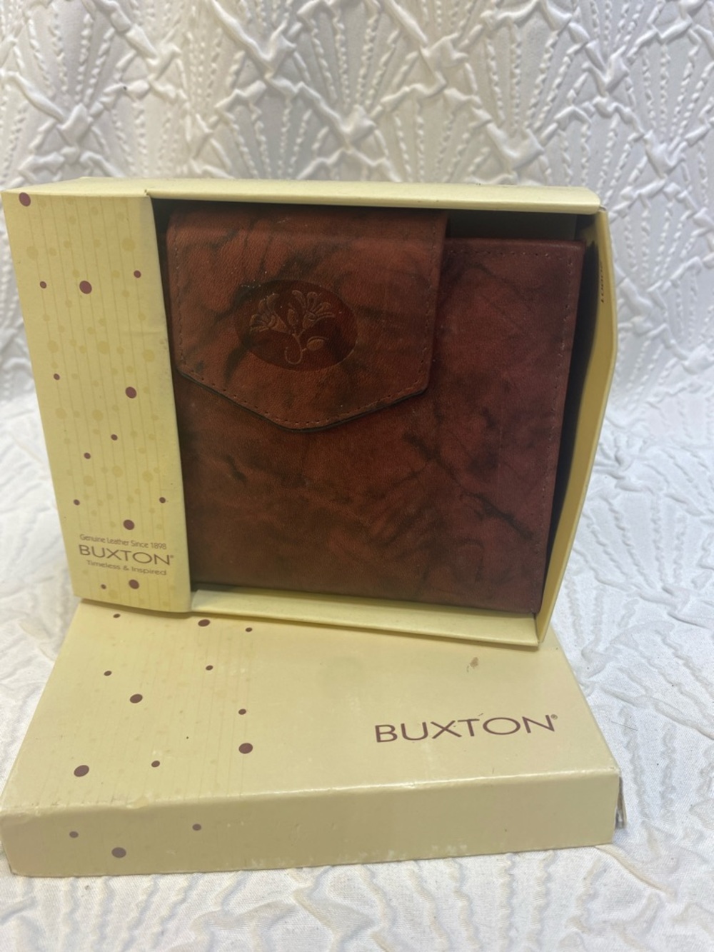 NIB Buxton Maroon/Burgundy marble leather bifold wallet Kisslock compartment